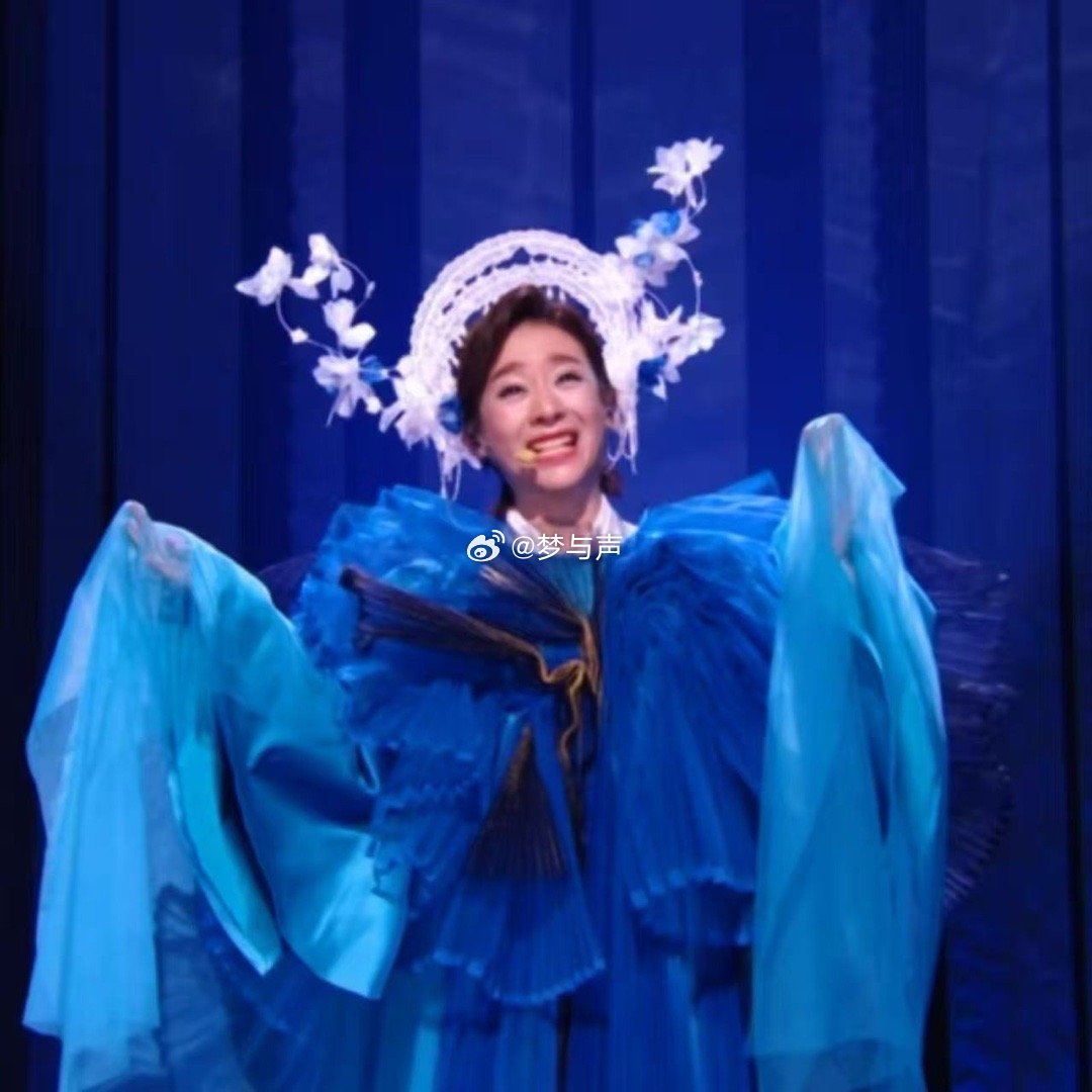 侯宇戏腔秒了侯宇浪姐老祖宗严选 浪姐直播名场面预定！侯宇4岁与京剧结缘，5岁登台