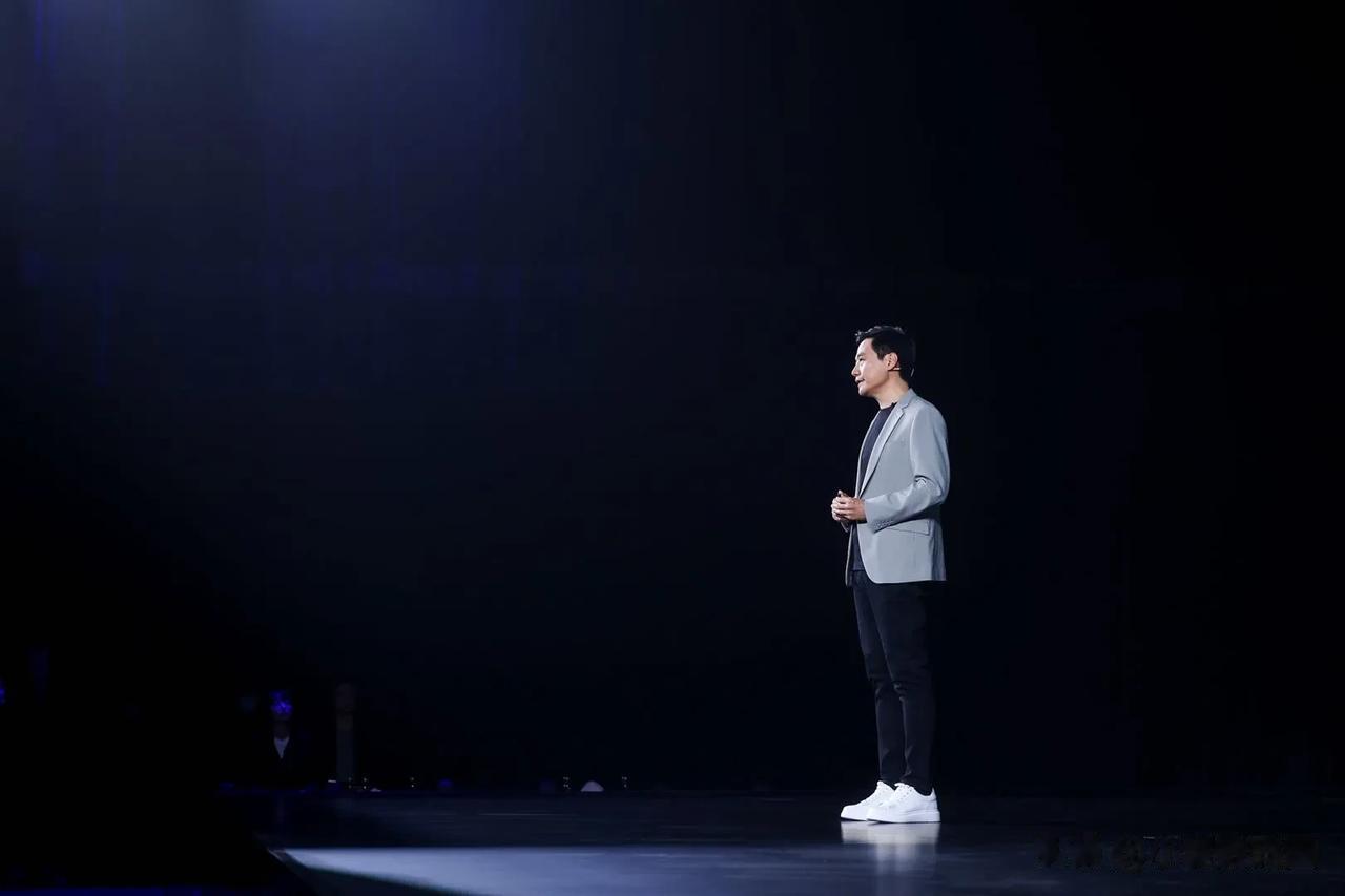 看了发布会我才知道为什么是小米率先推出真正意义上的系统？率先完成人车机生态布局？