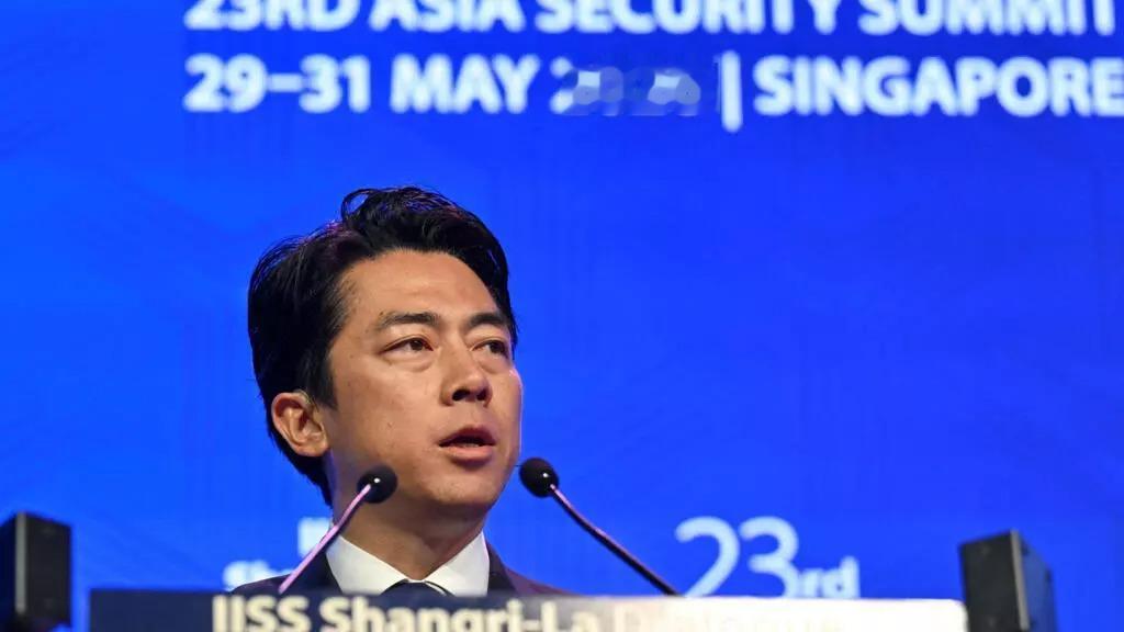 在刚刚的新加坡香格里拉对话会上，日本防卫大臣小泉进次郎的一番发言，把“恶人先告状