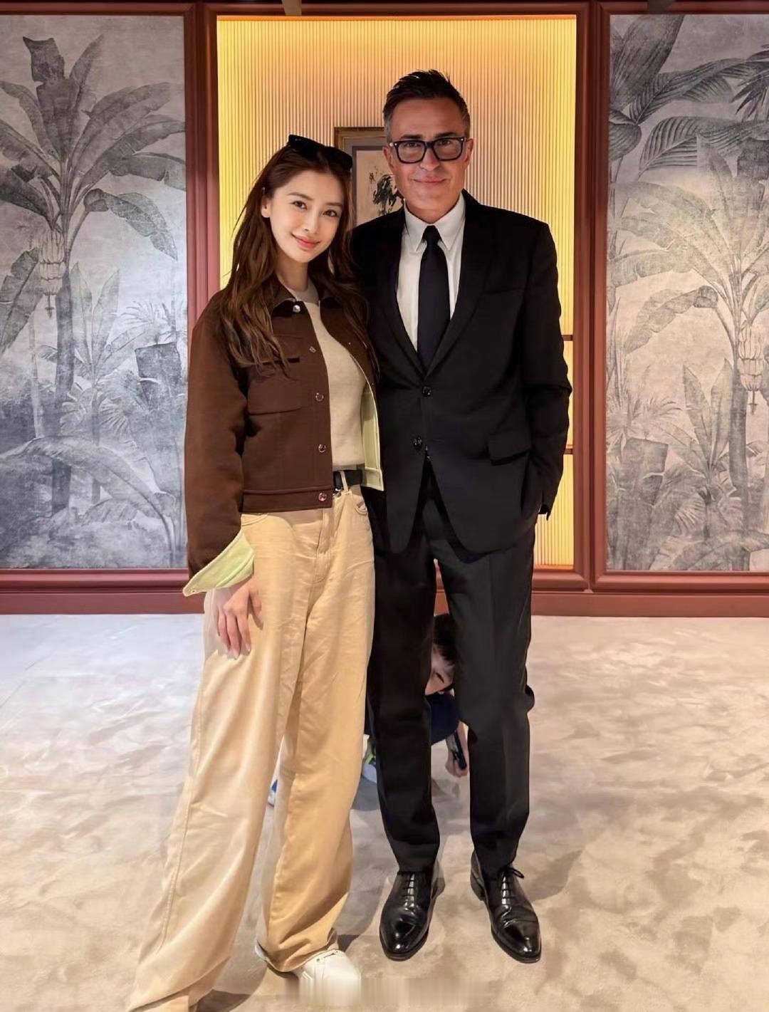 小海绵干嘛呢才发现这张里面竟然也有小海绵的存在 ​​​