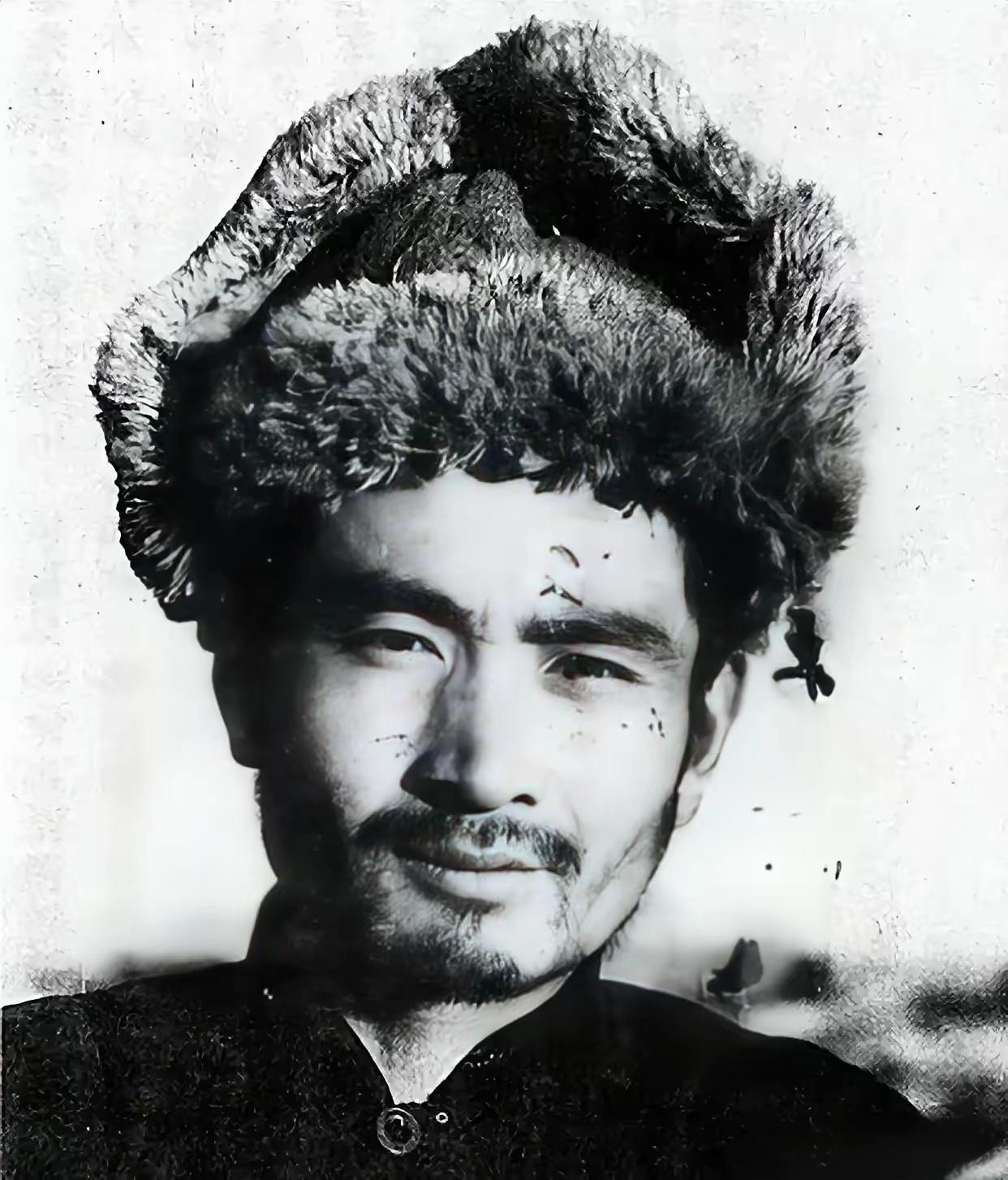 1943年，姜荣泉被俘，日军决定送他去哈尔滨平房的731部队做活体实验，路上，姜