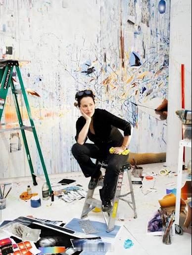 Sarah Sze 是美国 当代艺术界非常重要的一位艺术家，尤其以大型装置艺术、