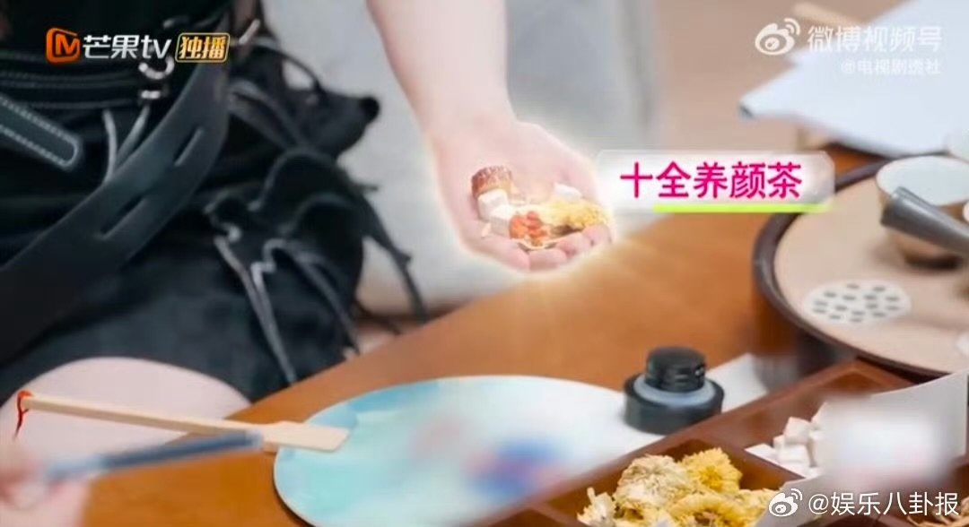 李晟说祝绪丹气太多了 祝祝抓药材的手根本停不下来，李晟在旁边“你气太足”念不停，