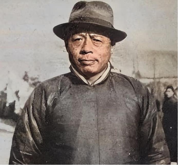 [微风]1944年，八路军干部陈克被日伪军抓住，行刑前，一汉奸自告奋勇：“太君，