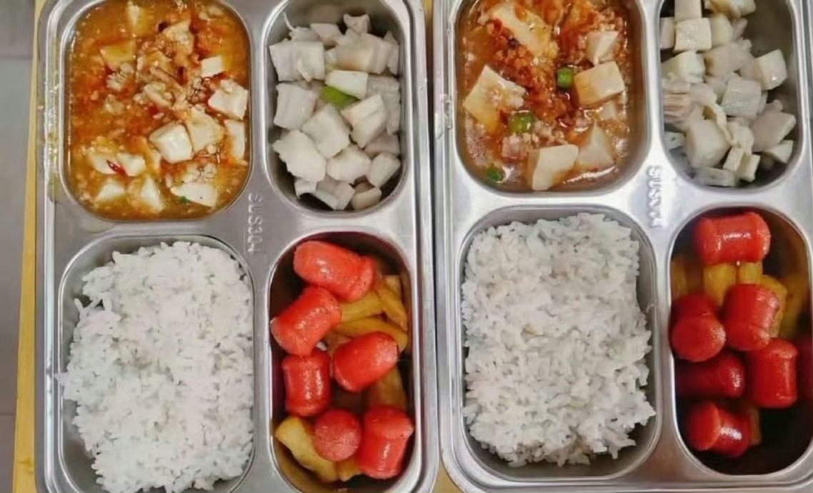 左边是托管老师发的图片，右边是我中午过去实际看到的