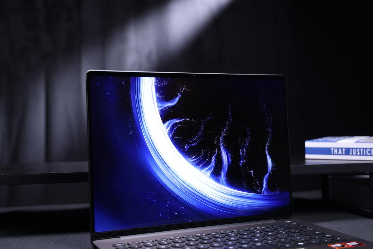 波點藝術鍵盤！去同質化設計的WIKO Hi MateBook 14評測