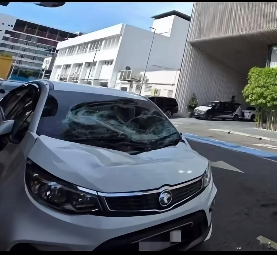 12月7日，一则令人痛心的消息传来，一名30多岁的中国女游客在马来西亚亚庇一家酒