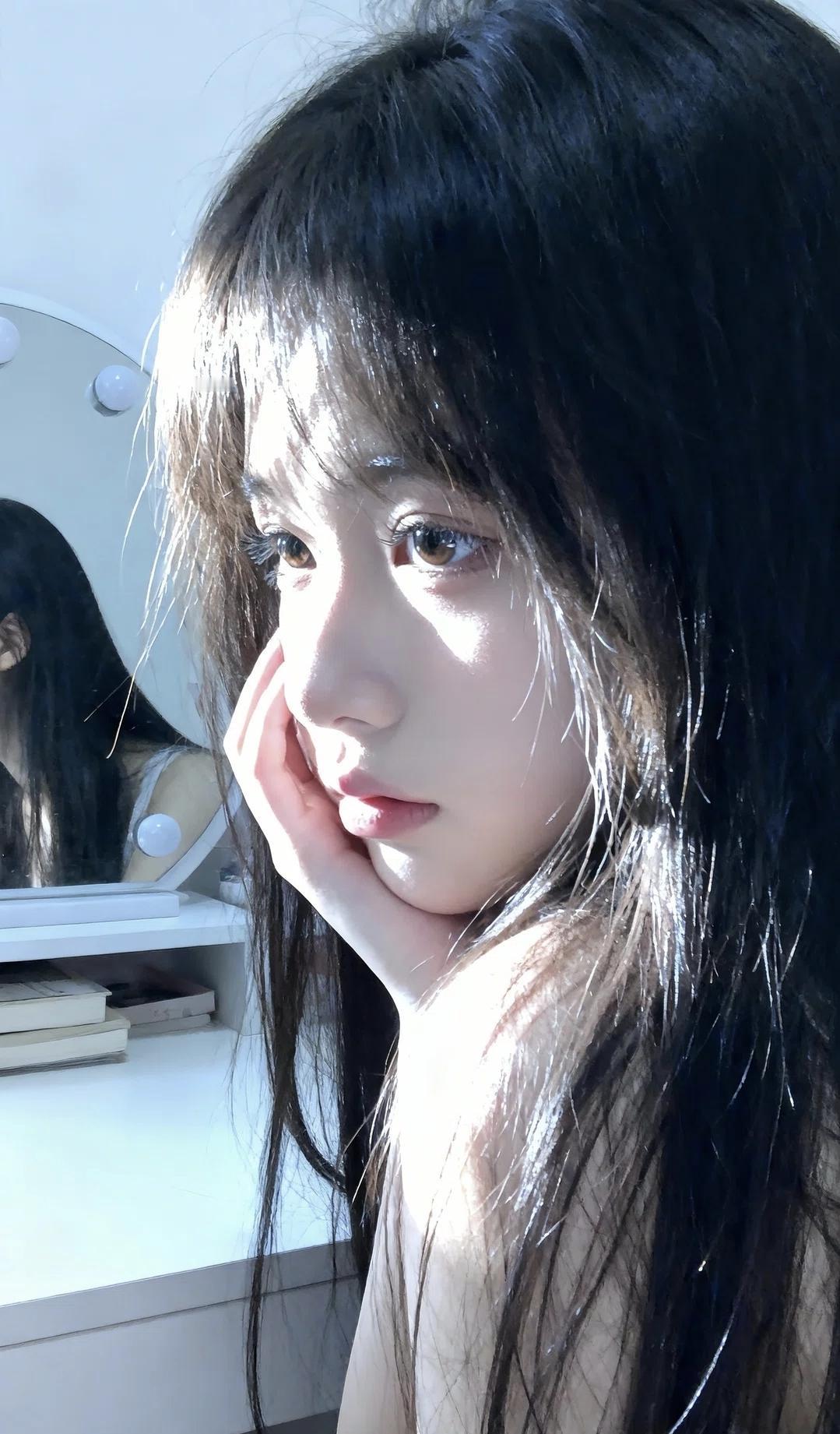 镜中人影，似水流年。你觉得什么时候的女孩最可爱 少女风写真照