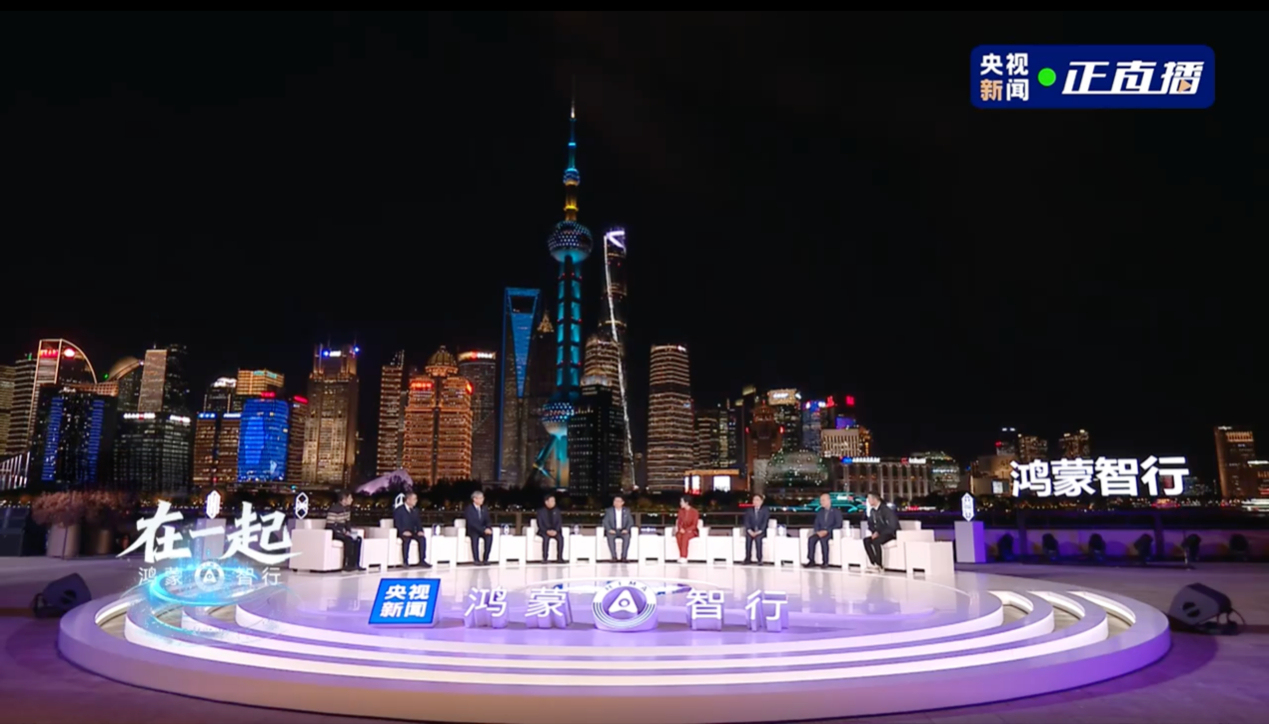 昨天的央视新闻直播给鸿蒙智行“包场”了，赛力斯董事长张兴海也来到了现场，问界四款