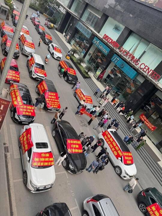 今天上午河内要求开发商给（房产证）
