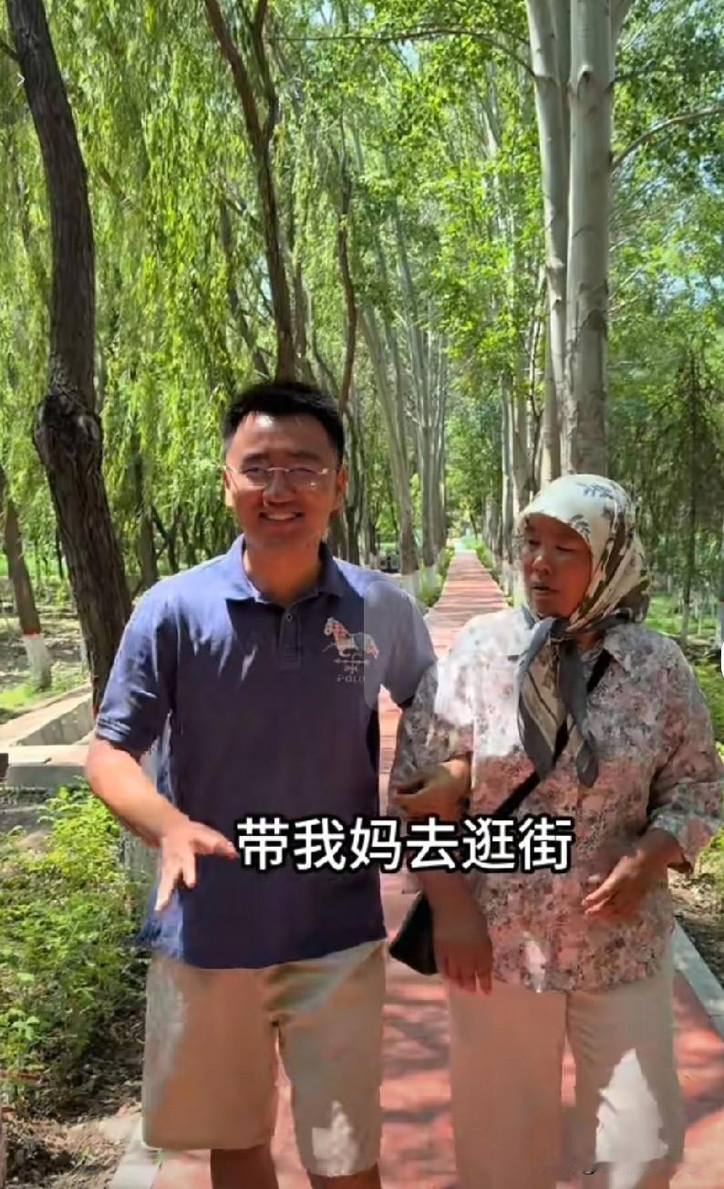 夏天穿秋裤是真的吗？求个当地人科普？为啥穆萨妈妈穿个裙子，还要穿个秋裤呢？真是百