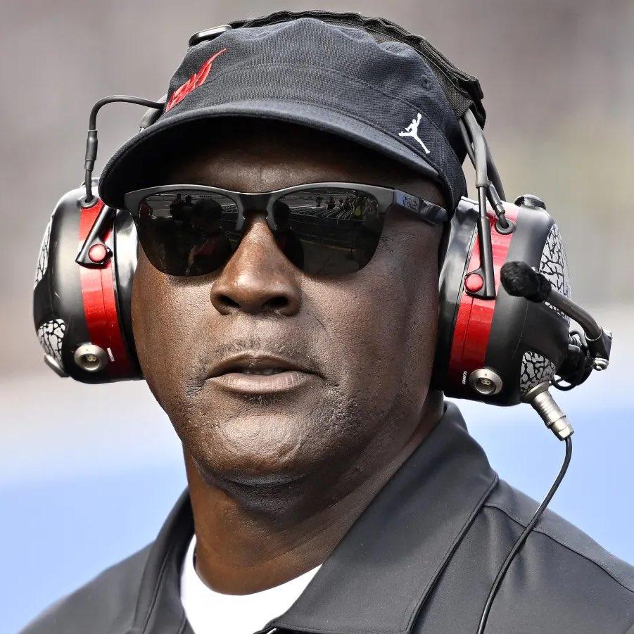 盘点超巨们单赛季常规赛最佳战绩，谁是你心目中的王中王？

1、乔丹：72 胜 1