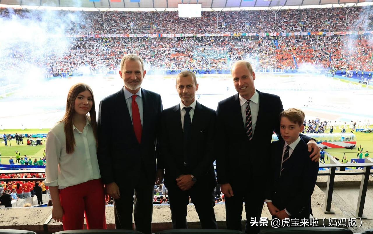 果然国王带了女儿去看比赛了，肯辛顿宫也发文了。合影中可以看到费利佩国王和索菲亚公