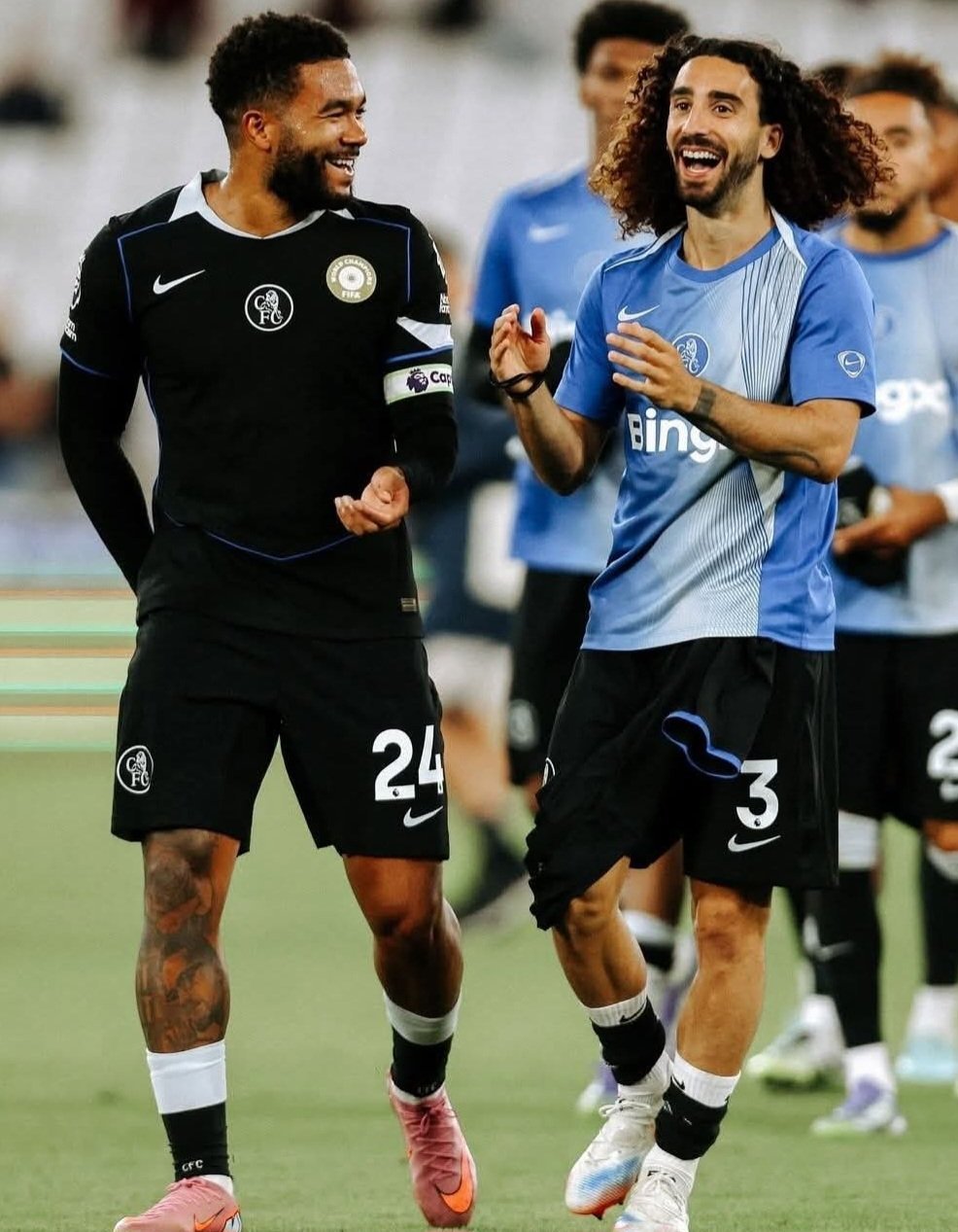 跟队：切尔西对于里斯·詹姆斯的合同情况相对轻松，今年夏天他将还剩两年合同。我们得