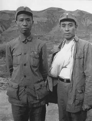 1939年7月10日，周总理骑马时因马匹受惊跌落，导致右臂粉碎性骨折，因延安医疗