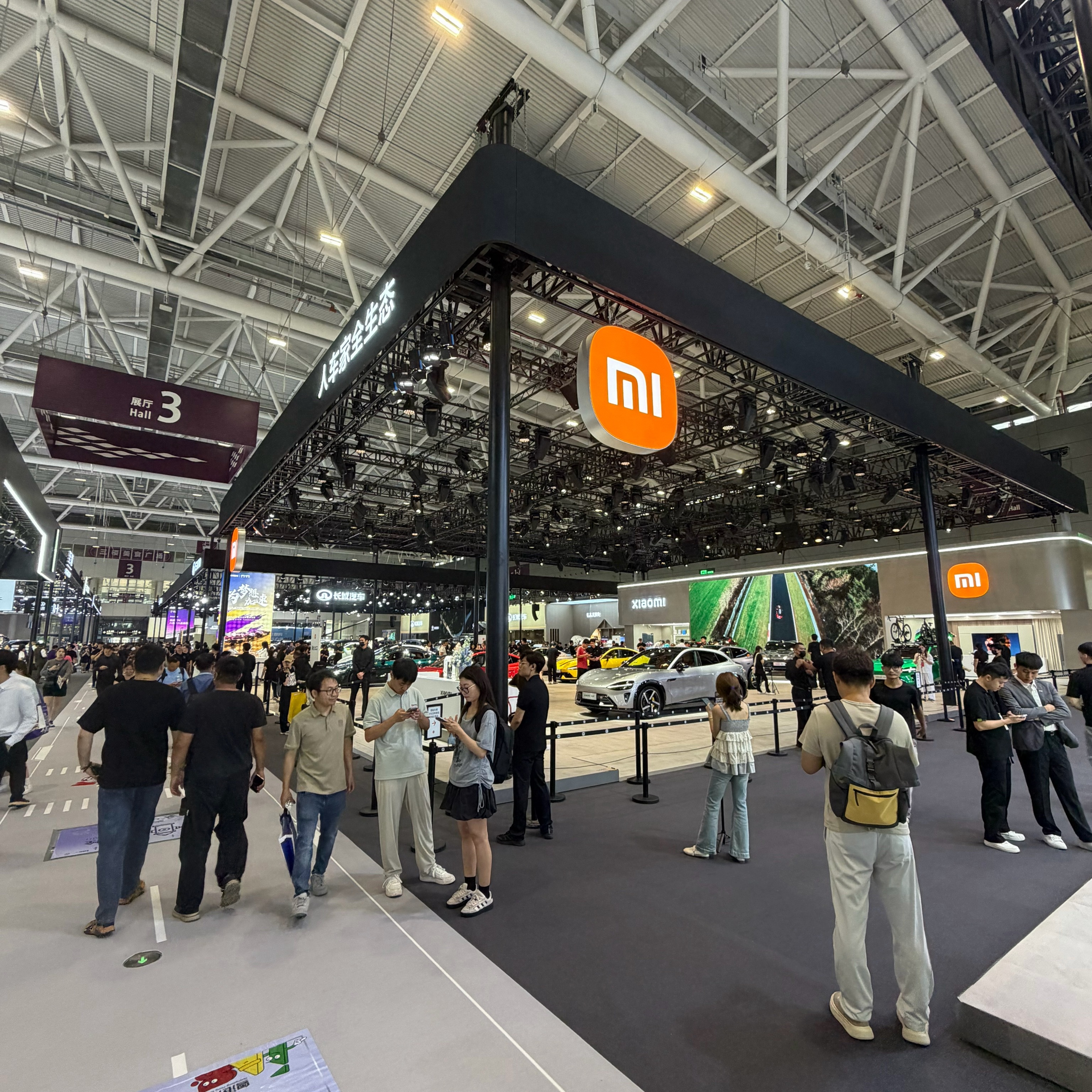 粤港澳大湾区车展很纯粹，就是现场卖车。个别车厂还有车模，新势力是直接卖货。没到周