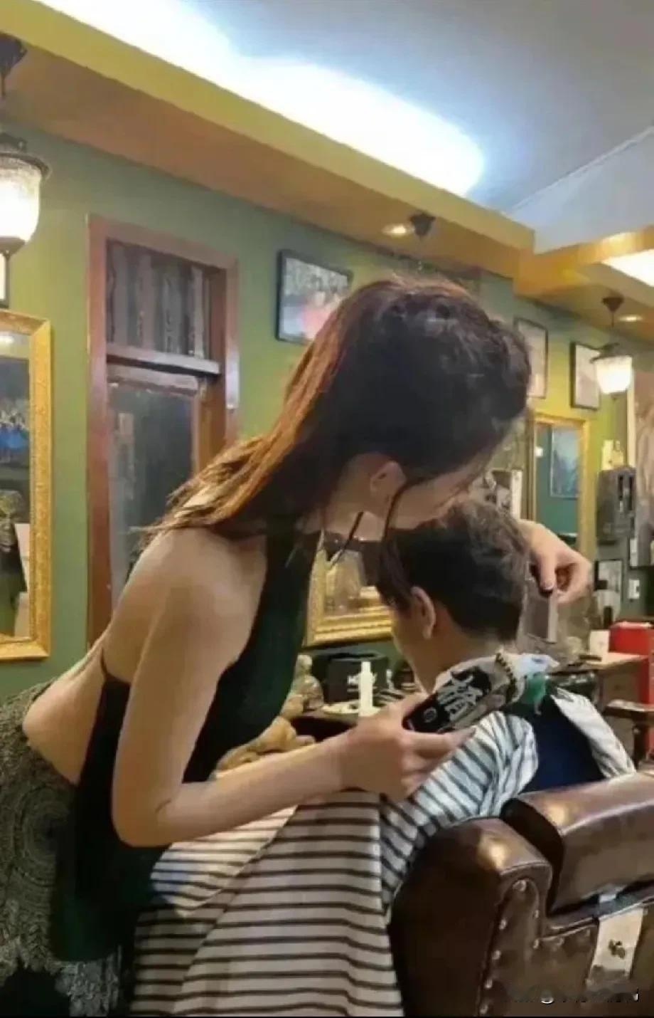 剪个头发剪的人热血沸腾[笑哭]