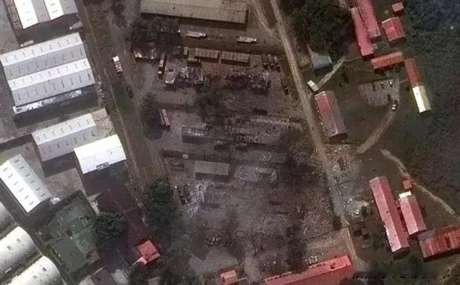 美军三角洲特种兵突袭马杜罗卫队时，卫队士兵出现流鼻血、吐血、倒地瘫痪等症状，就像