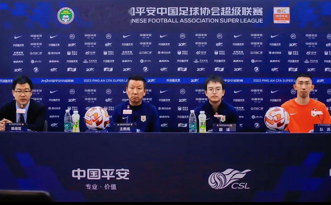 崔康熙: 国文啊，陪我参加赛前新闻发布会去吧？
孙国文: 这……合适吗
崔康熙: