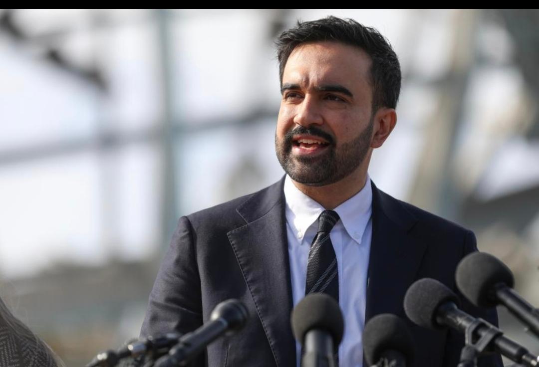 3月1日，纽约市长马姆达尼发文：“今天，美国和以色列对伊朗发动的军事打击，标志着