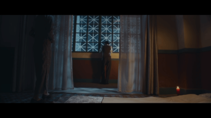 谁家男主开局即孤勇啊才播几集，何贤就把世态炎凉尝了个遍。但成大事者，哪能少得了磕