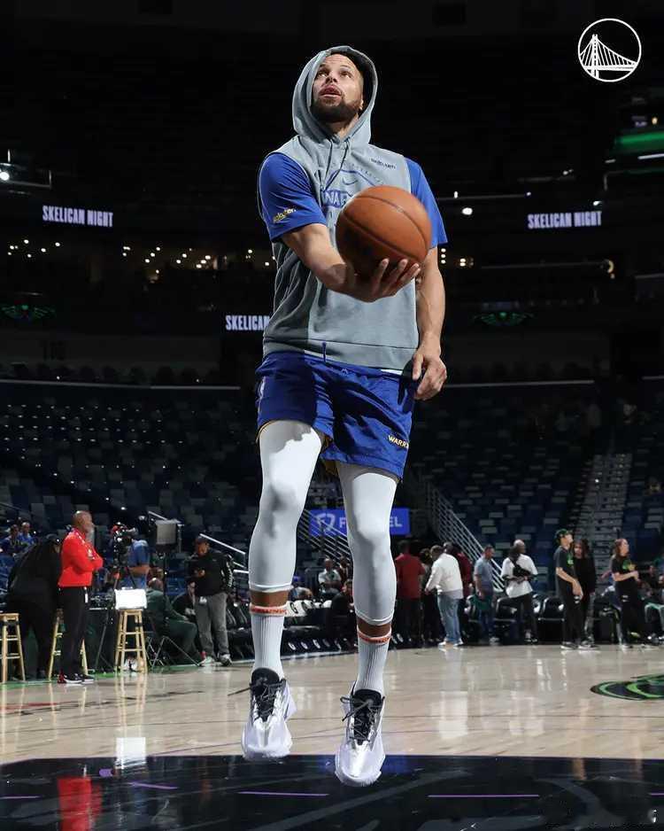 北京时间11月17日，NBA常规赛继续进行，金州勇士队（9胜6负）继续连胜。穆迪