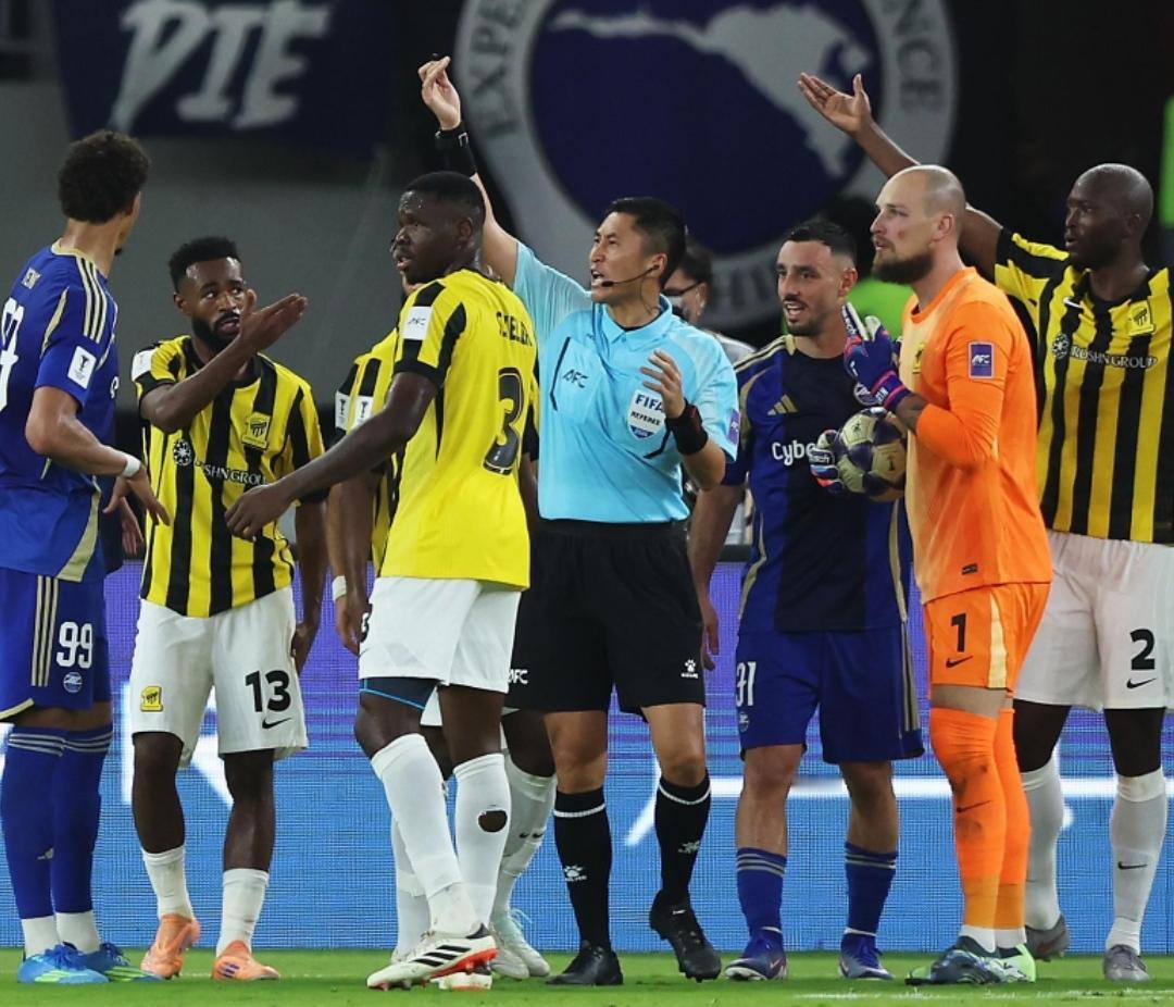 真的不要脸了吗？凭借一些莫须有的细节，就处罚中国裁判马宁，甚至取消其执法资格，亚