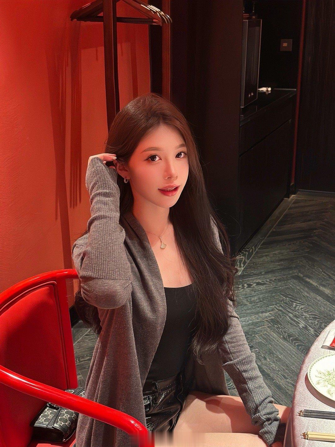 越来越喜欢用文字和照片来记录生活的每个瞬间朋友圈的仅自己可见 照片的动态静态 无