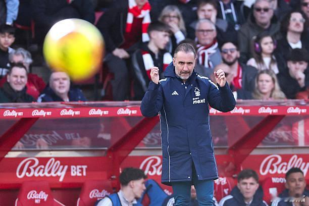 诺丁汉森林0比1利物浦 赛前佩雷拉露出了迷人的微笑，赛中他多少有一些紧张，麦卡利