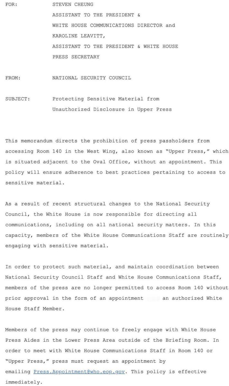 特朗普政府重新实施了一项1993年的规定，该规定禁止白宫记者团的记者在没有事先预