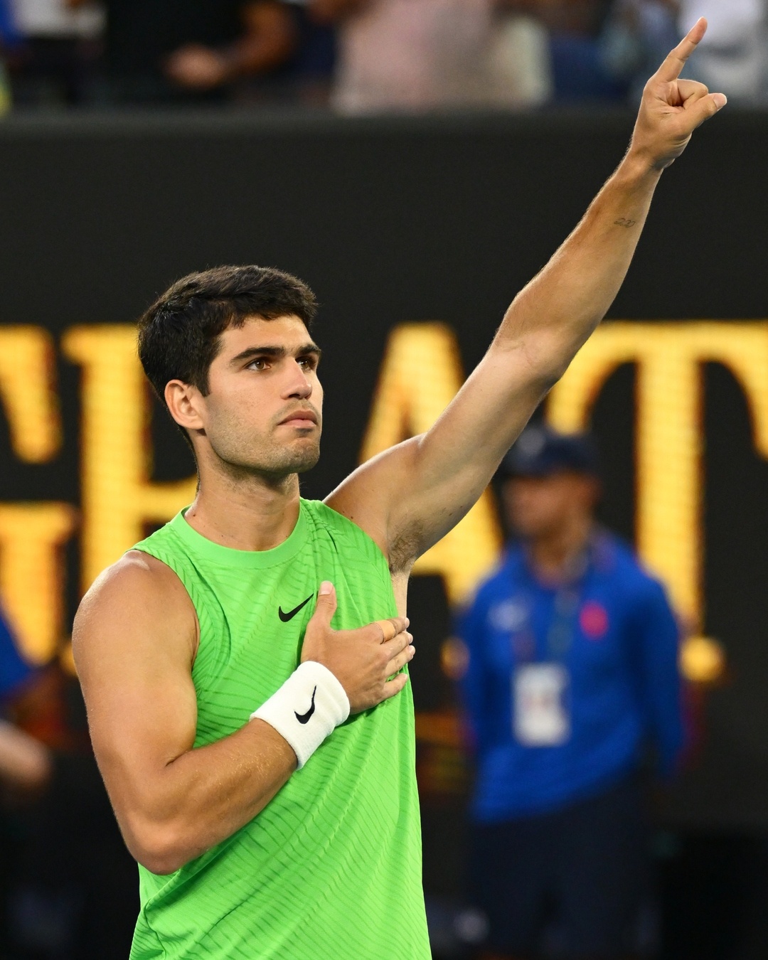 澳网2026 在澳网半决赛鏖战五盘淘汰兹维列夫之后，阿尔卡拉斯成为了历史上第五位