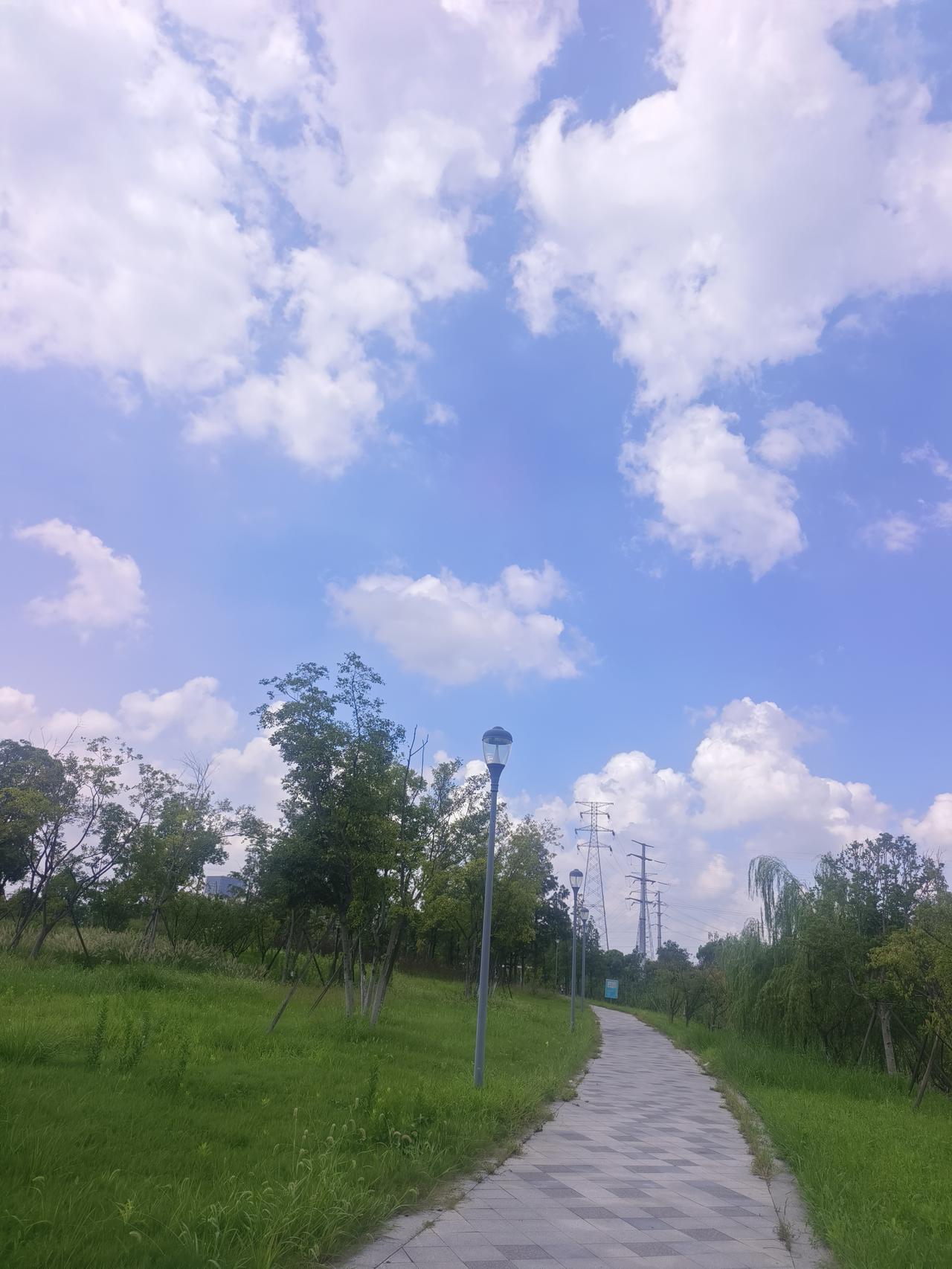 彻底放下一个喜欢的人，虽然很难，但是时间是最好的解药。

时间不会让你忘记，但是