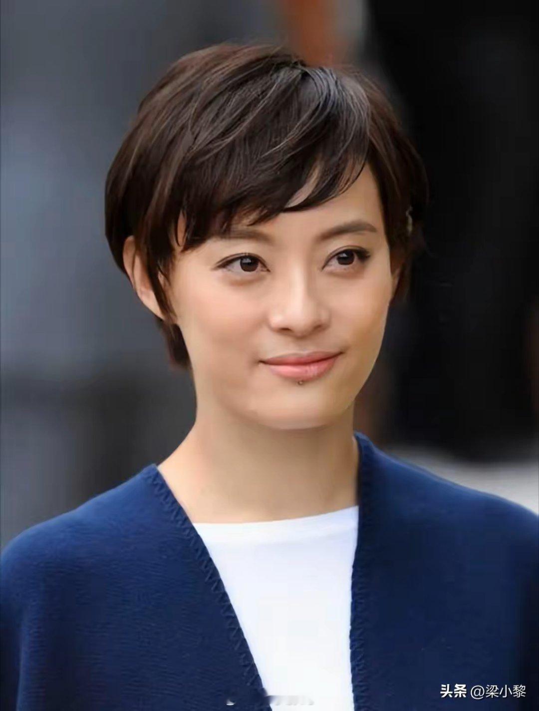 主持人问孙俪:“你平时在家吃饭，经纪人会经常来蹭饭吗？”孙俪说:“经纪人不愿意在