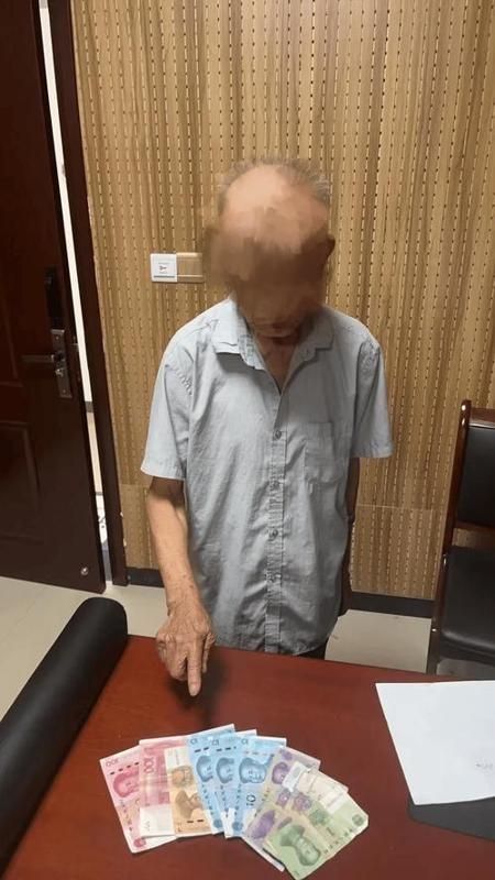 笑死了，市民顺手牵羊偷挖一株绿化树苗，官方估价竟然9000元！
9000元树苗 