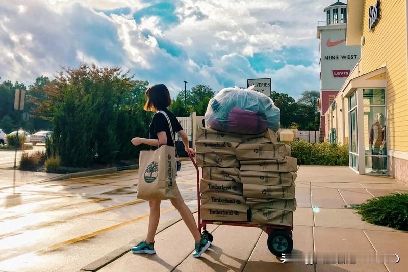 现在网购太普遍，谁还没遇到过糟心商家呢。有些商家虚假宣传，图片上的商品美轮美奂，