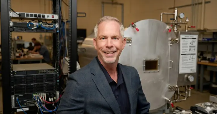 前SpaceX引擎元老押注尘封20年的技术，要用太阳能驱动轨道战斗机