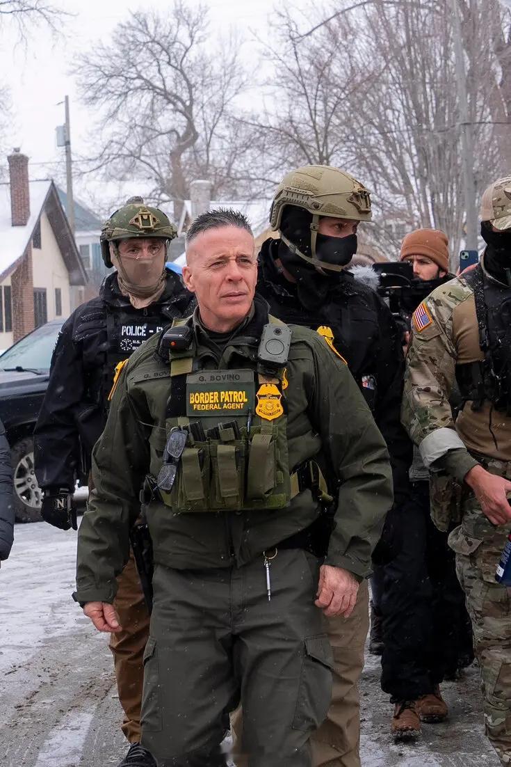 明尼阿波利斯移民执法风暴：川普政府调整当地 ICE 指挥层  1. 川普政府更换