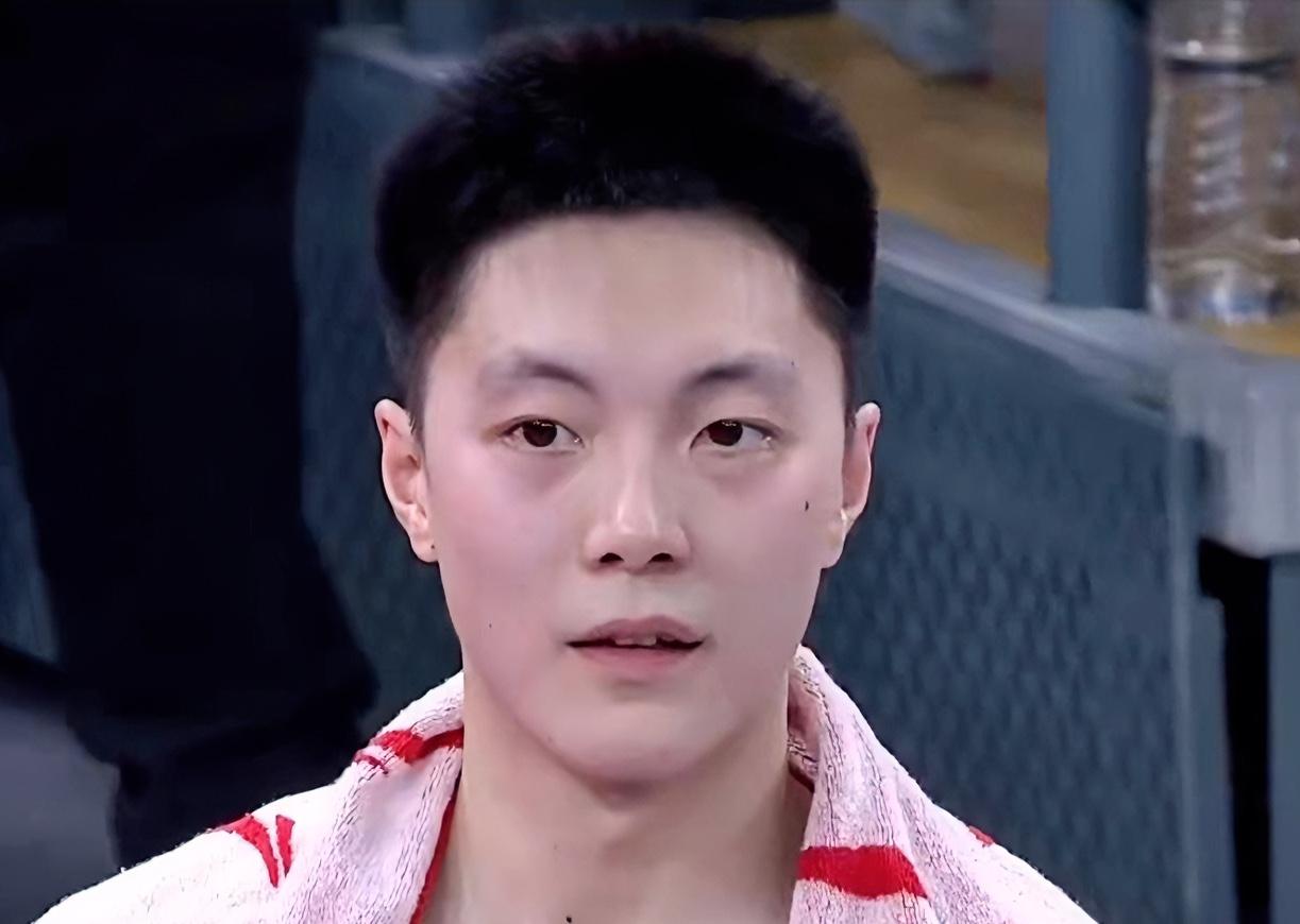 42分狂胜四川！广东宏远终结两连败！
最大惊喜当属小将陈家政，单节轰下20分5篮