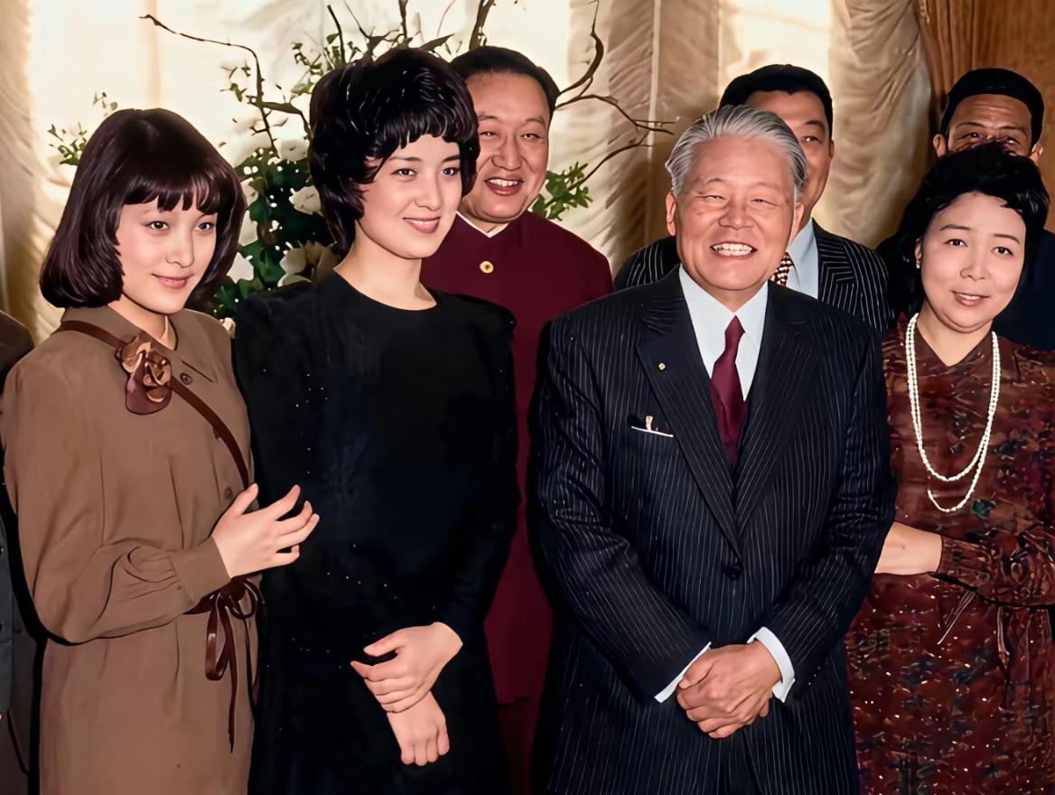 王铎：中国女电影明星与日本首相大平正方
