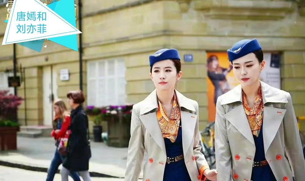 唐嫣和刘亦菲在电影中的同框，同衣、同笑容，展现了真正的美貌，两人美的各有千秋，画