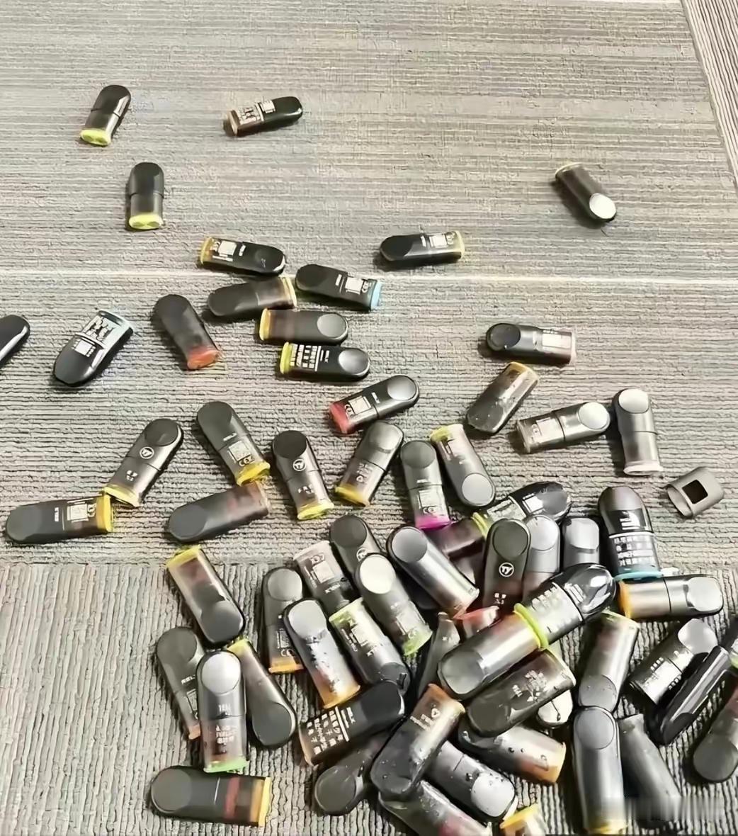 我前段时间还捡了一个，还以为是啥U盘，