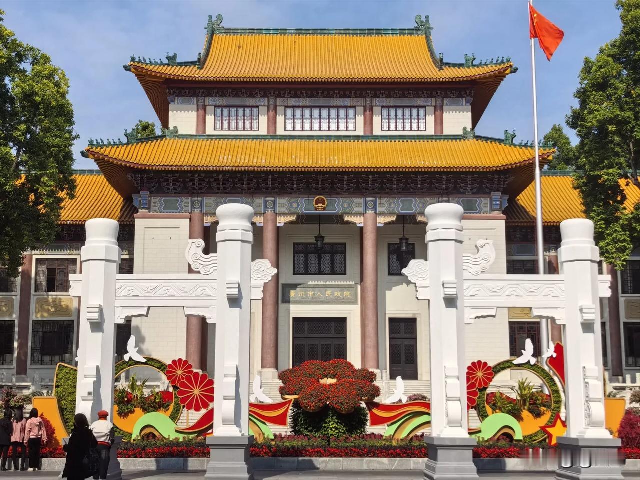 分享一张你在广州的照片实拍广州市人民政府大楼。