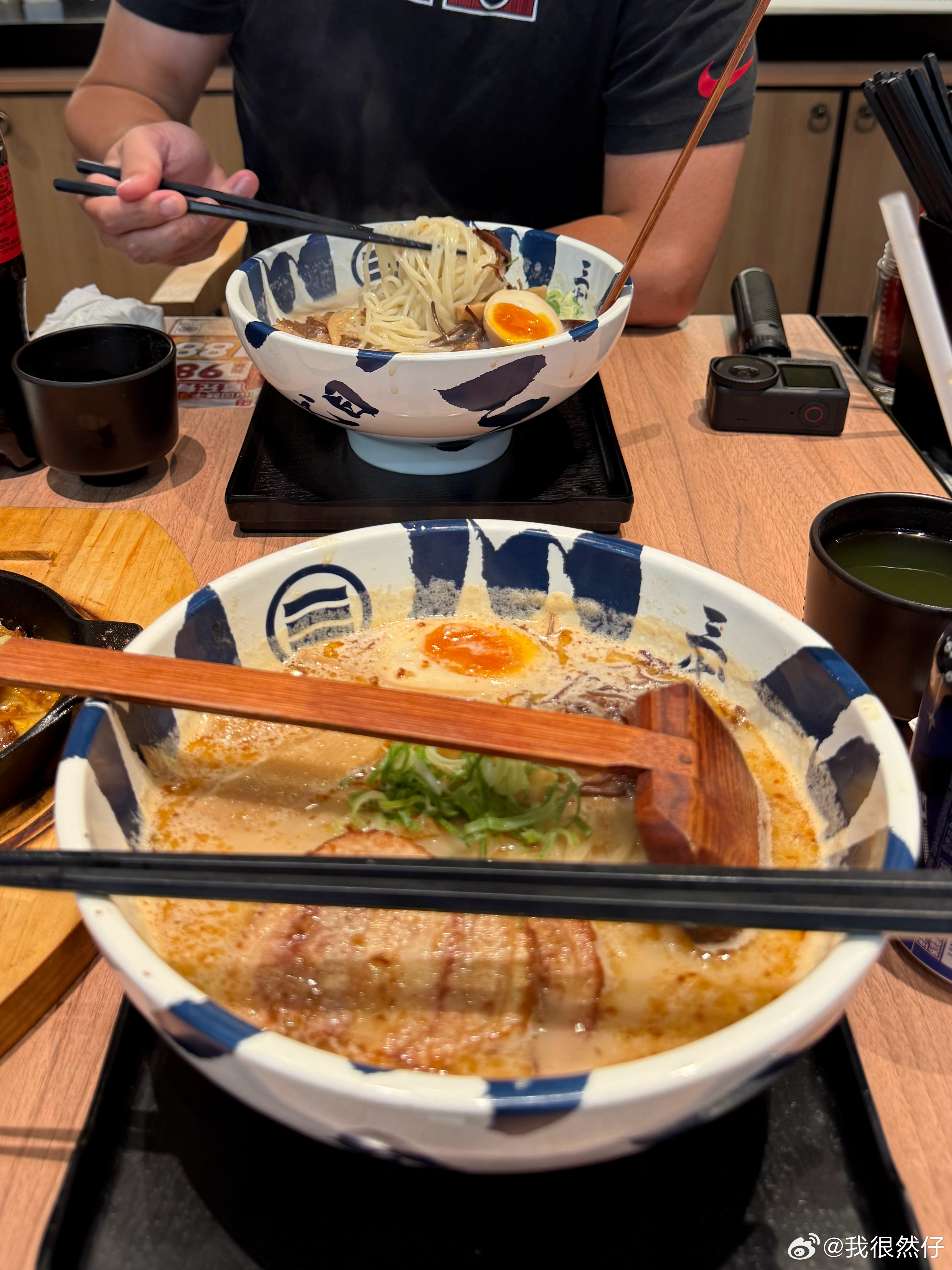 啥子安？味千拉面都可以续面了？那我不至少续两次才能半饱？