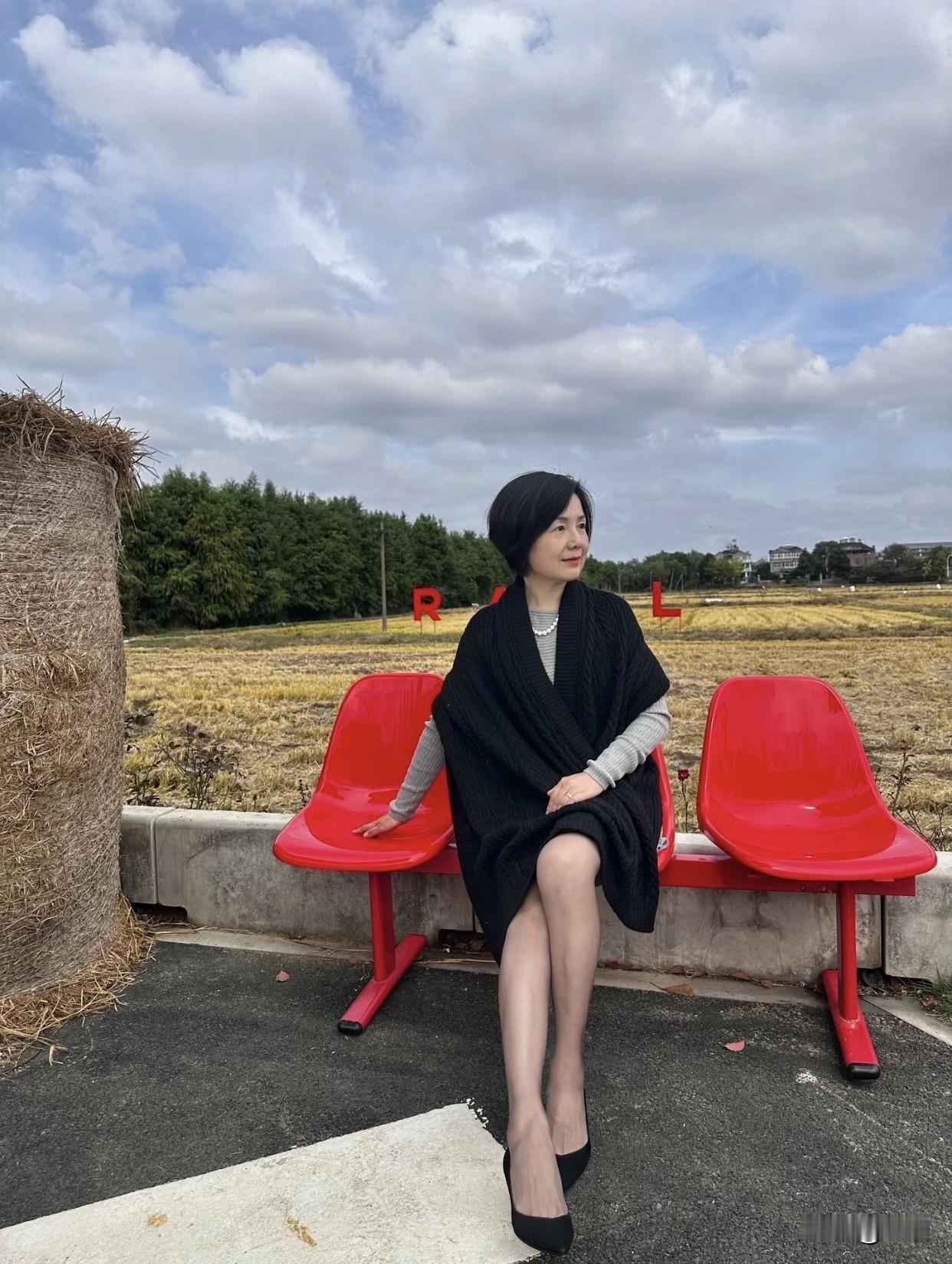 五十岁的女人还有没有魅力着装风格能体现成熟韵味。