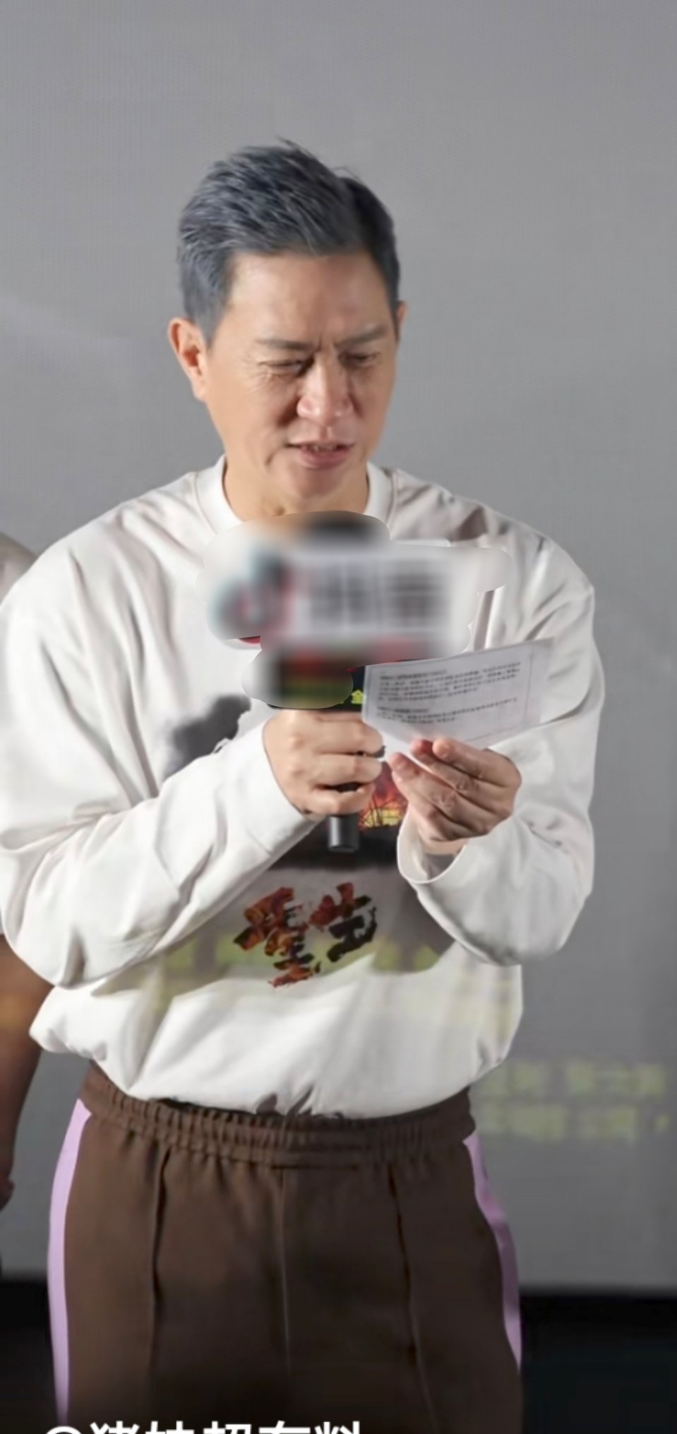 谁教渣渣辉把衣服塞裤子里的 ​​​