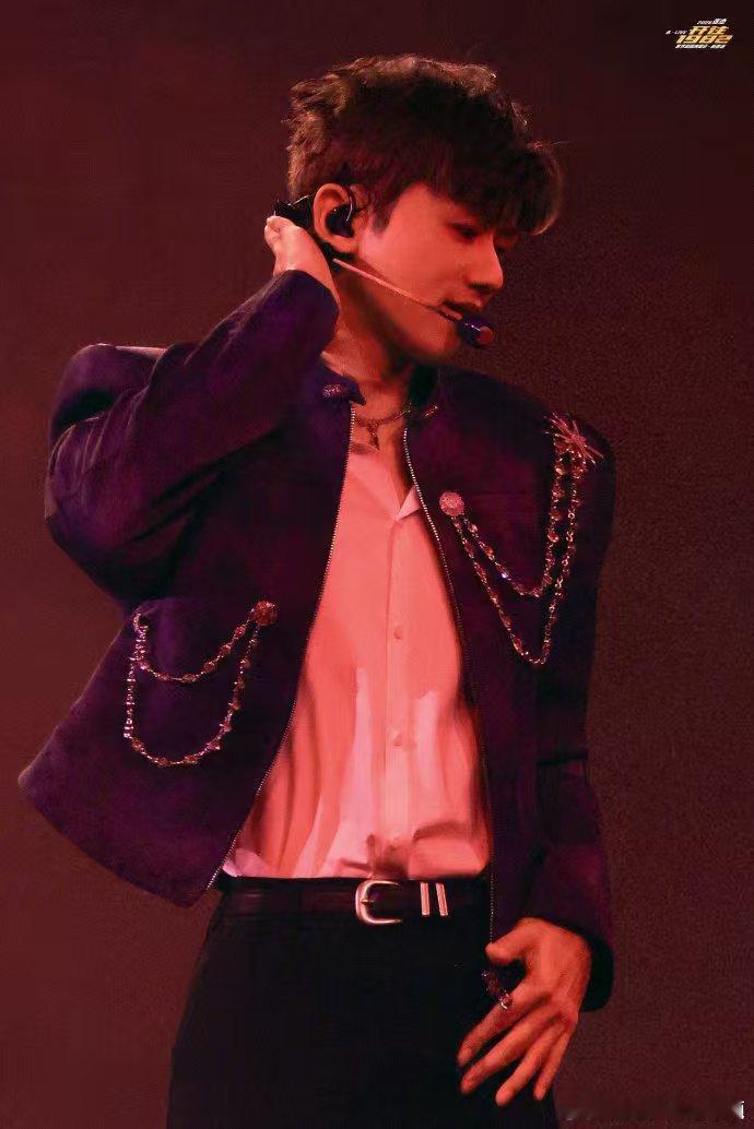 张杰唱树呢哭了 张杰未LIVE巡回演唱会 张杰未LIVE成都站高光时刻！《树呢》