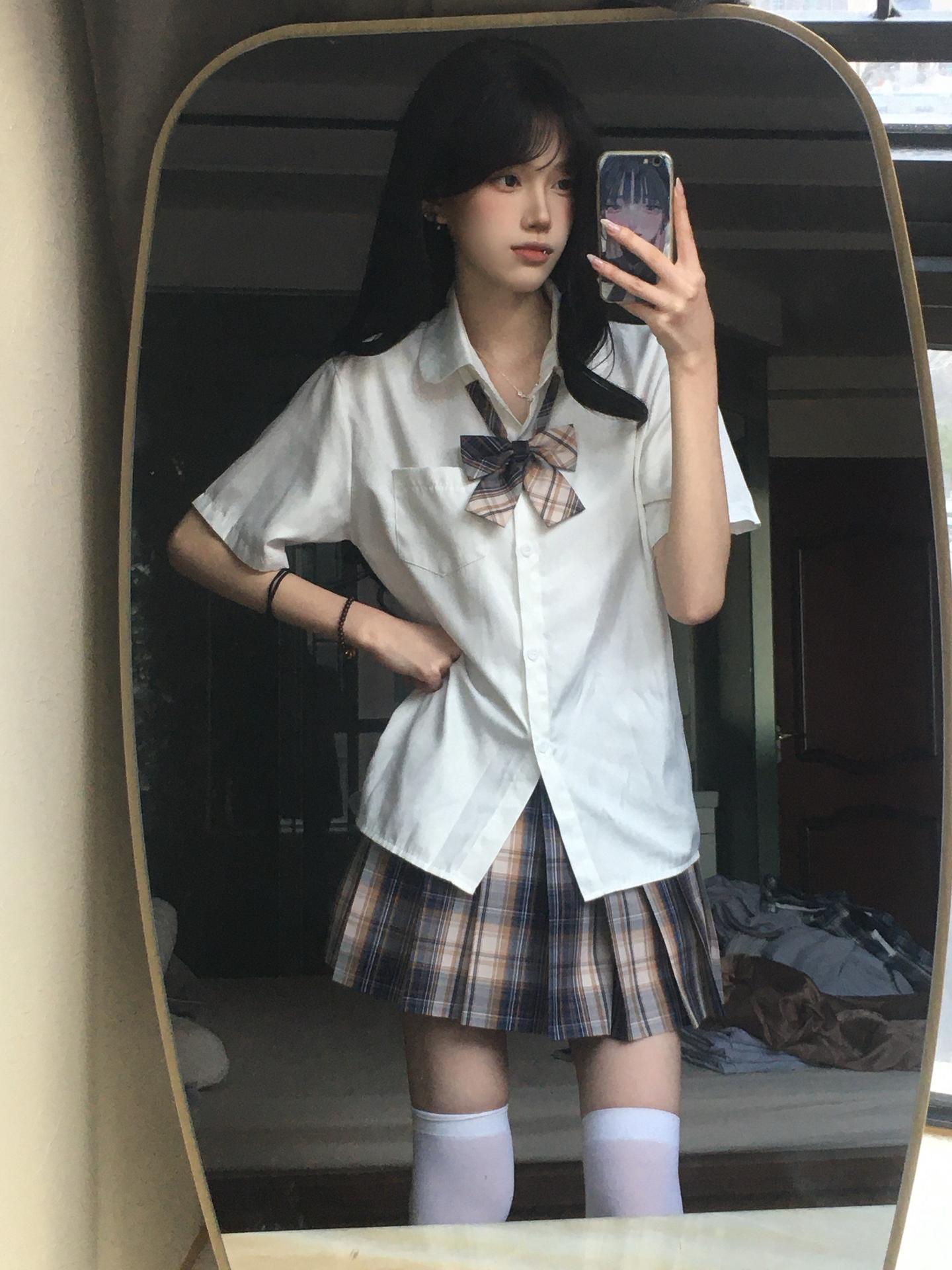 信任是张纸你揉皱一次我熨平一次直到它薄得再也经不起一滴泪的重量