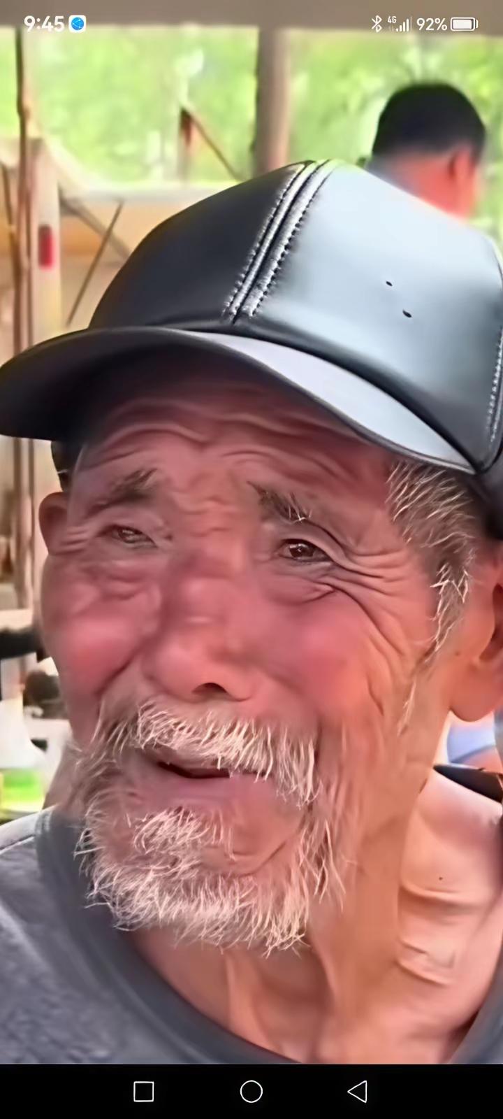 心酸，大爷说掏心话了，没盼头了，都说养儿防老，防个心酸寂寞，四个儿子，要钱不给，