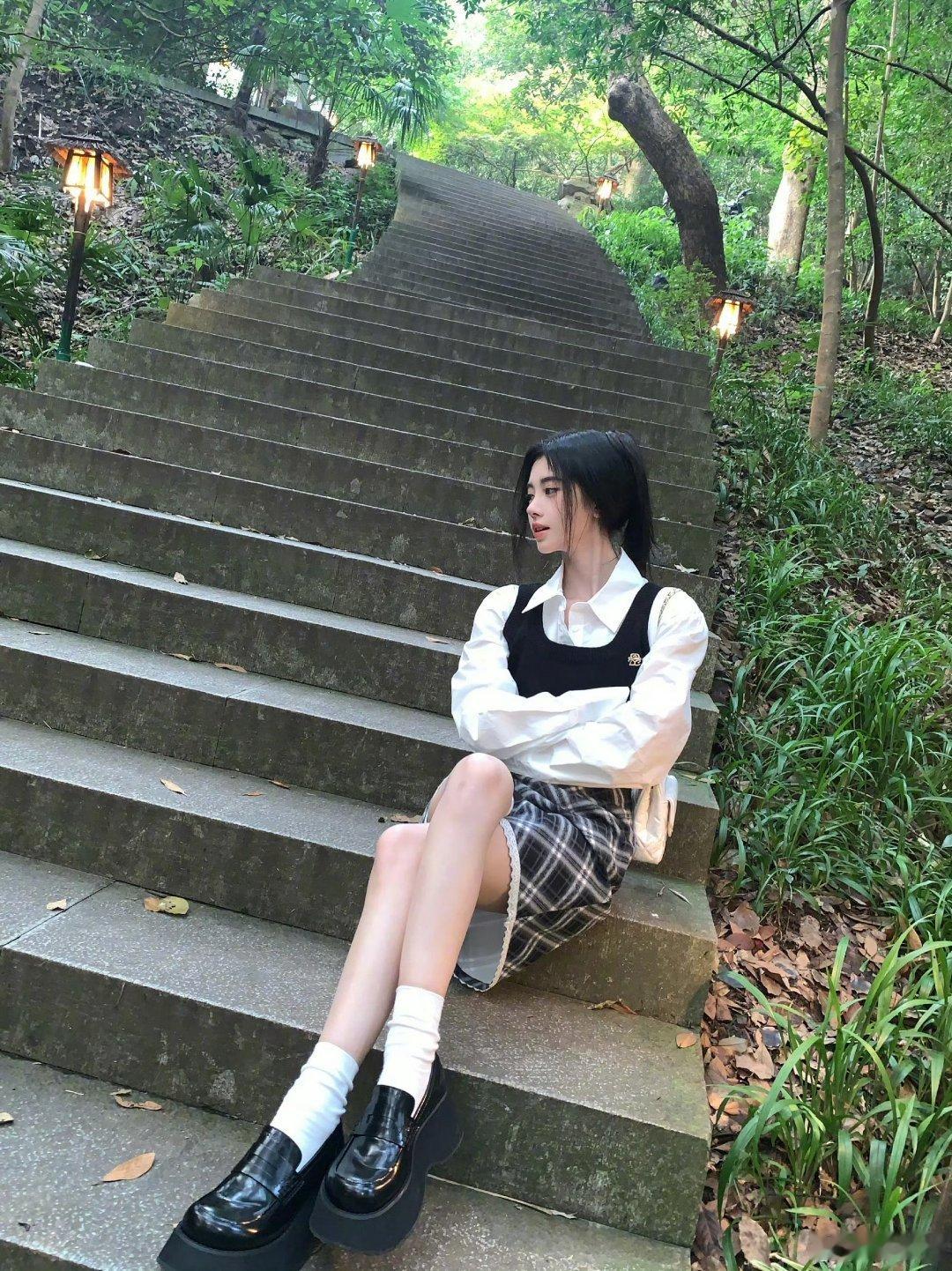 老娘一脚踹掉你那个舞台top梦鞠婧祎腿好长