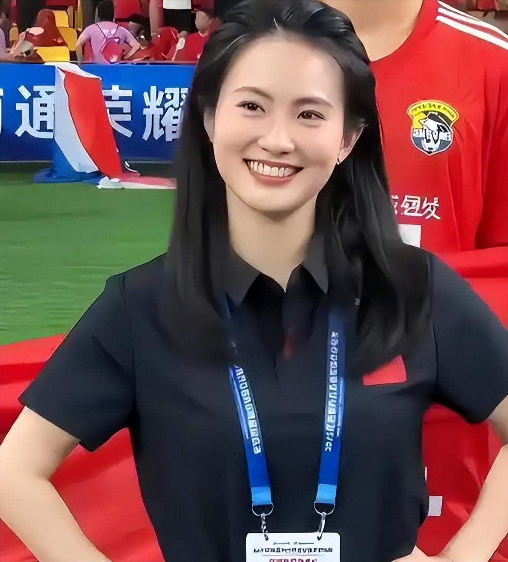 她被亲生父母抛弃，被舅舅养大，当她斩获22个世界冠军后，亲生母亲却找上了门，但她
